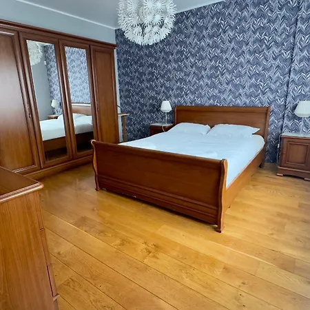 House With 5 Bedrooms Near Brussels Holiday home Wemmel