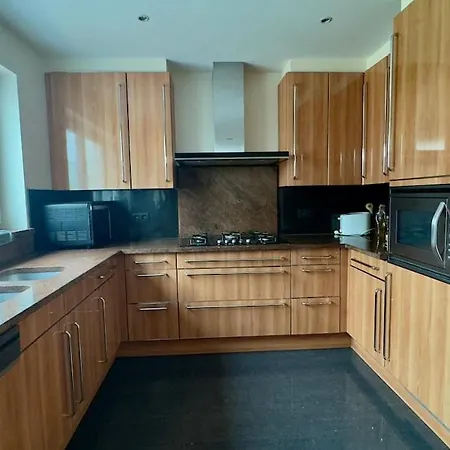 House With 5 Bedrooms Near Brussels Holiday home Wemmel